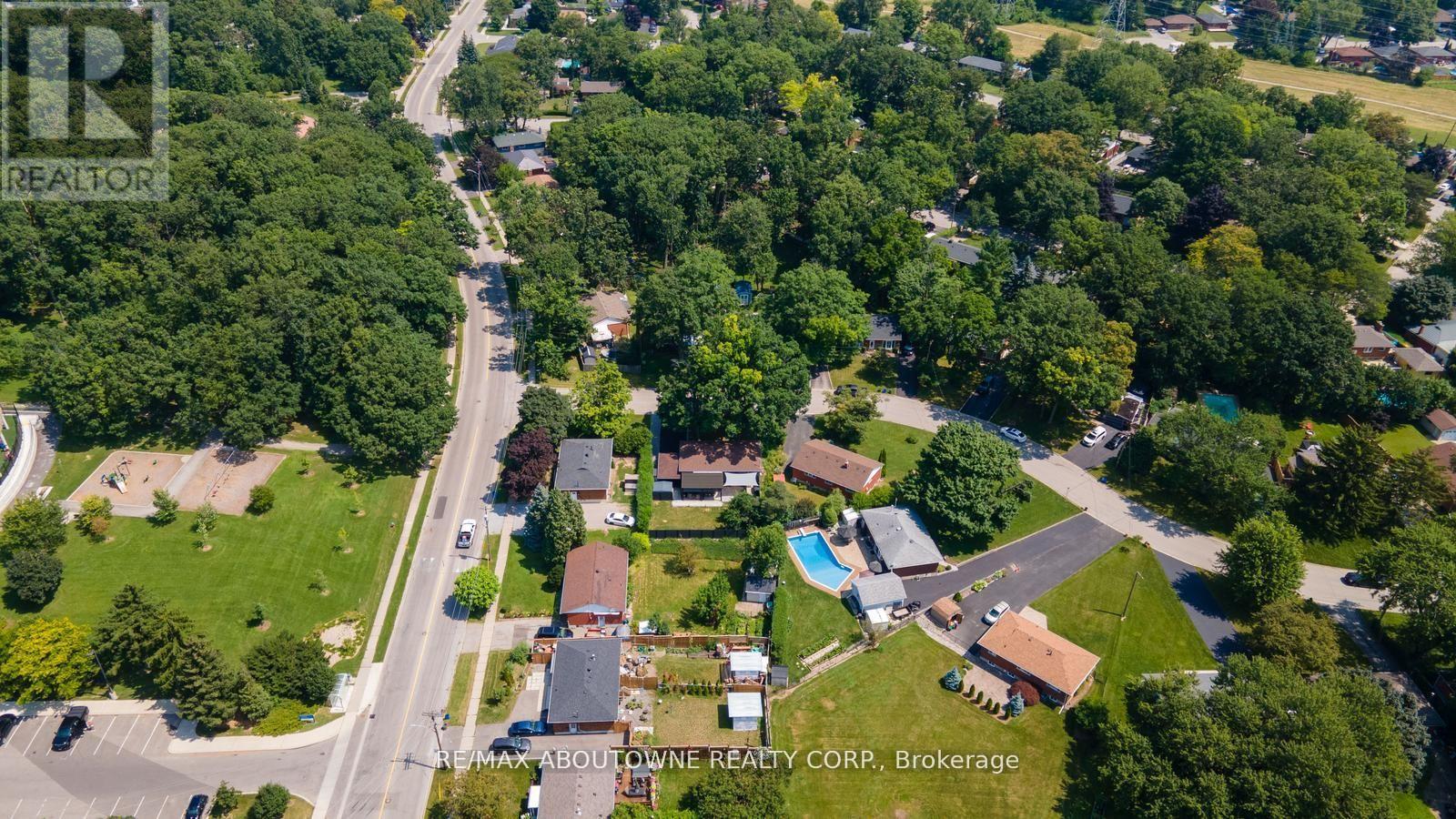 












1302 DUNBAR ROAD

,
Burlington (Mountainside),




Ontario
L7P2J9

