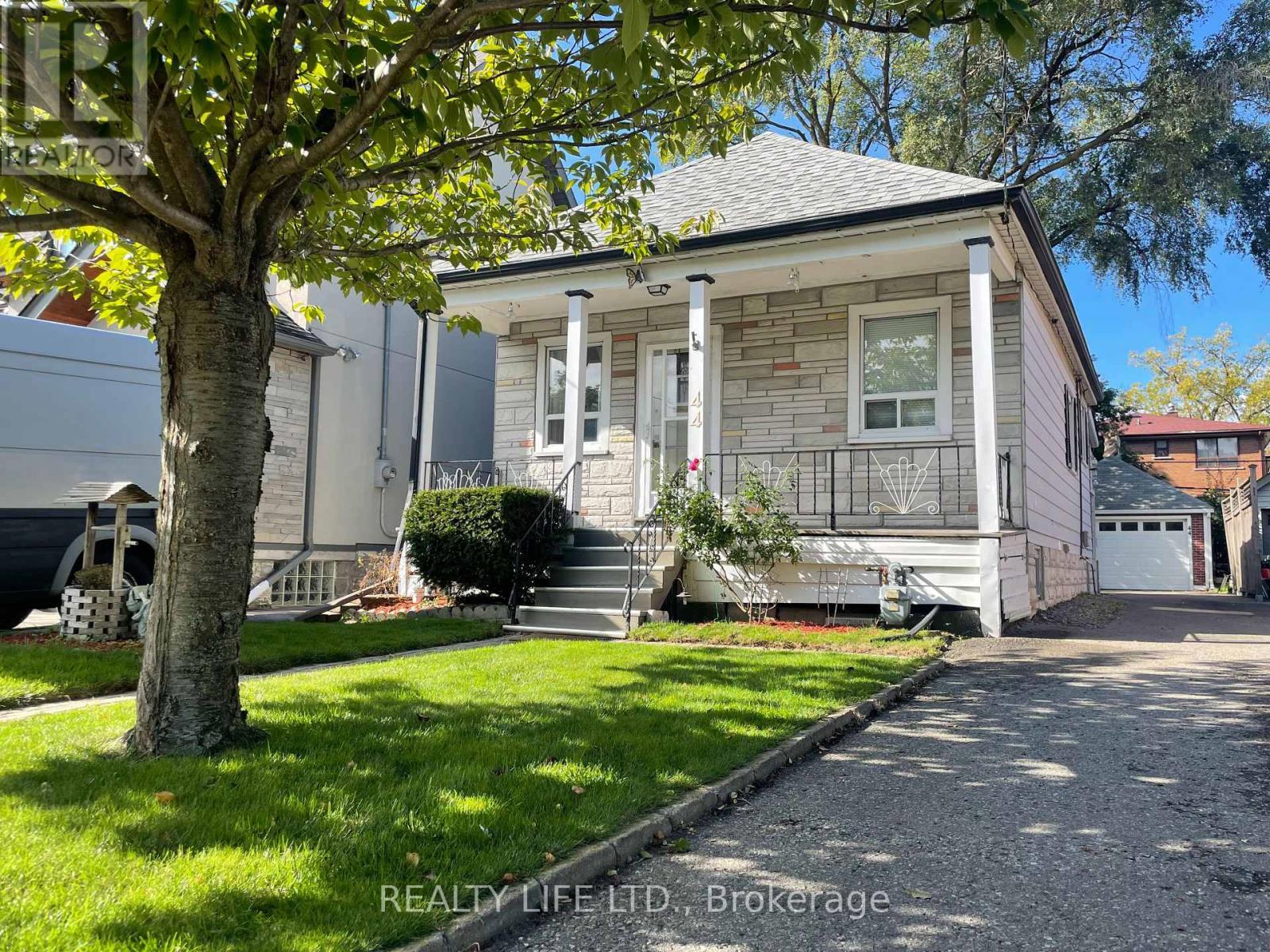 












44 TWENTIETH STREET

,
Toronto (New Toronto),




Ontario
M8V3L6


