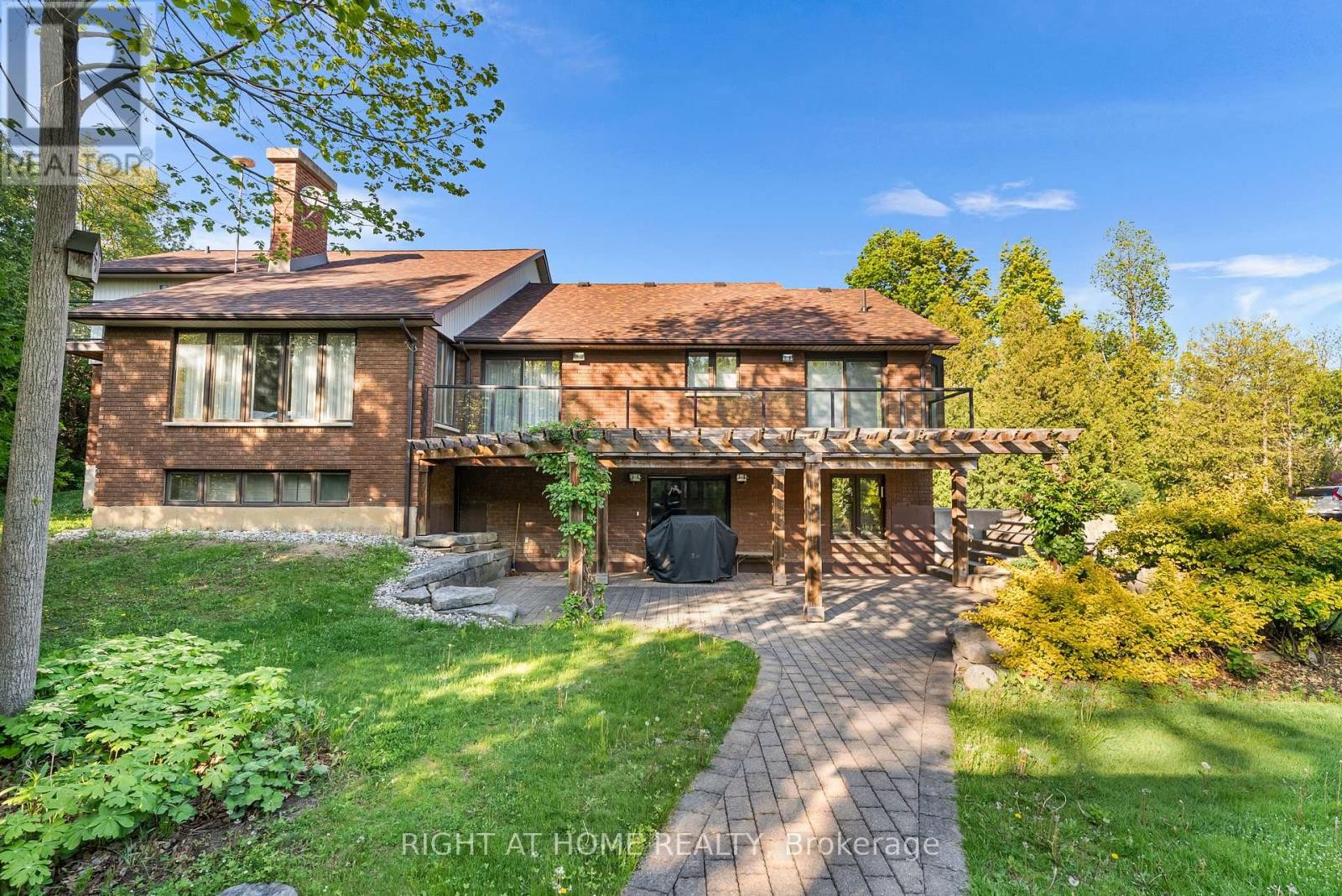 












9132 NINTH LINE

,
Halton Hills (Rural Halton Hills),




Ontario
L0P1K0

