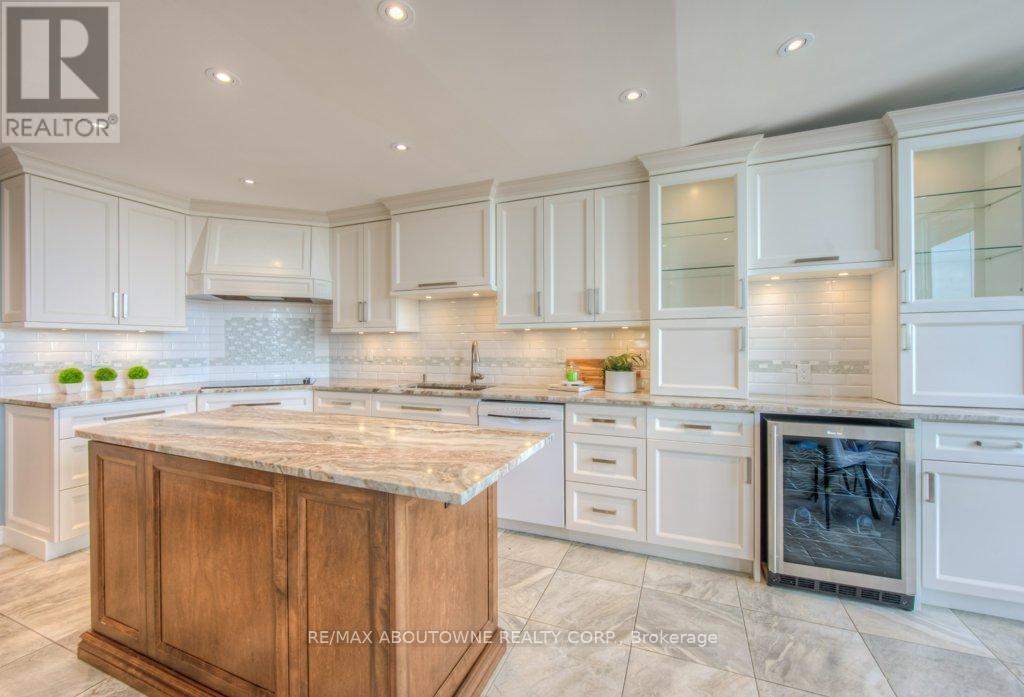 












PH2 - 2180 MARINE DRIVE

,
Oakville (BR Bronte),




Ontario
L6L5V2

