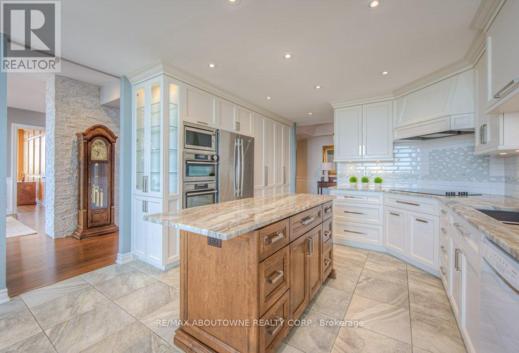 












PH2 - 2180 MARINE DRIVE

,
Oakville (BR Bronte),




Ontario
L6L5V2

