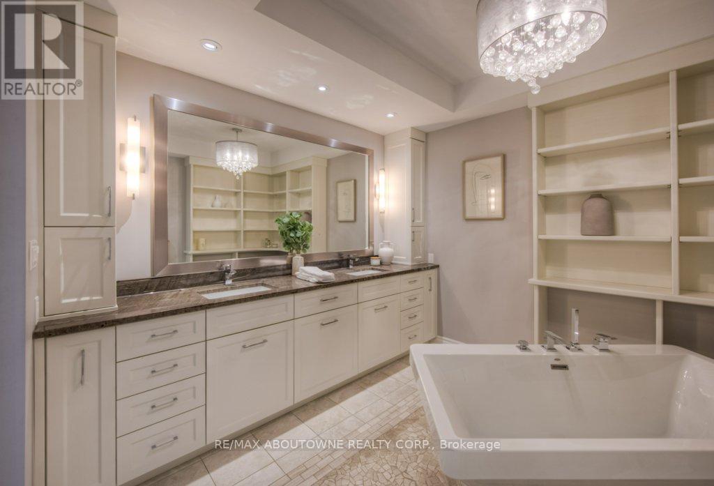 












PH2 - 2180 MARINE DRIVE

,
Oakville (BR Bronte),




Ontario
L6L5V2

