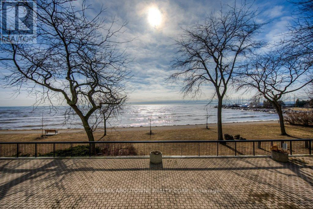 












PH2 - 2180 MARINE DRIVE

,
Oakville (BR Bronte),




Ontario
L6L5V2

