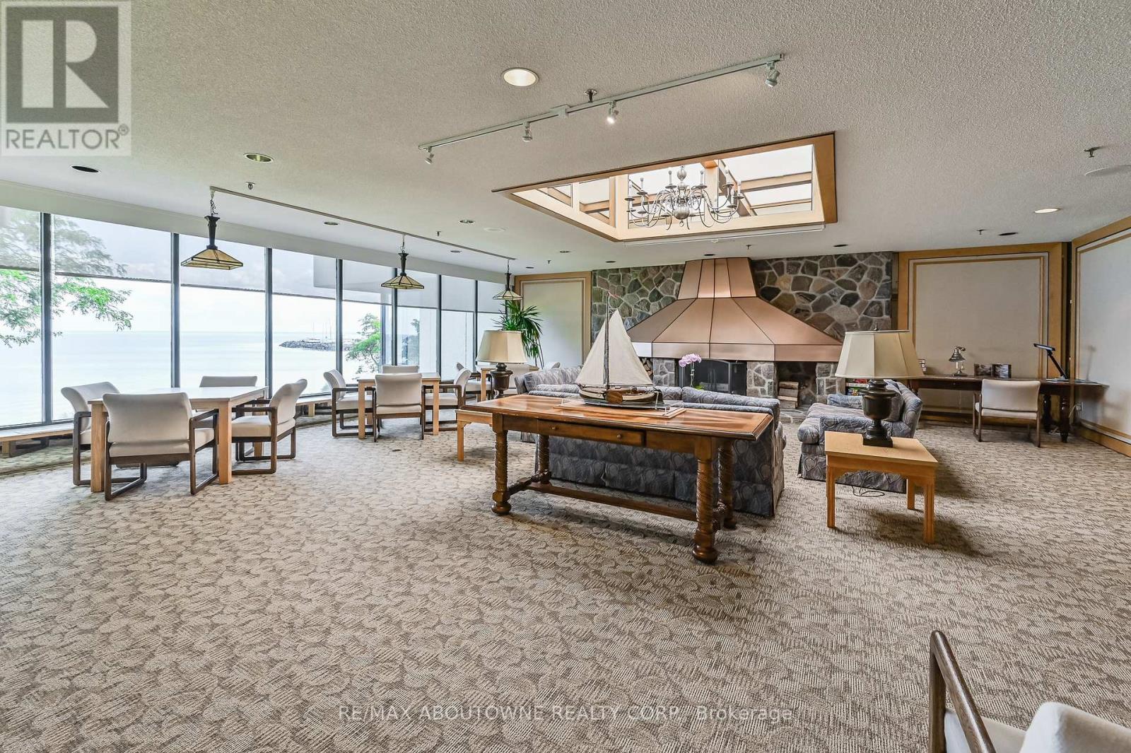












PH2 - 2180 MARINE DRIVE

,
Oakville (BR Bronte),




Ontario
L6L5V2

