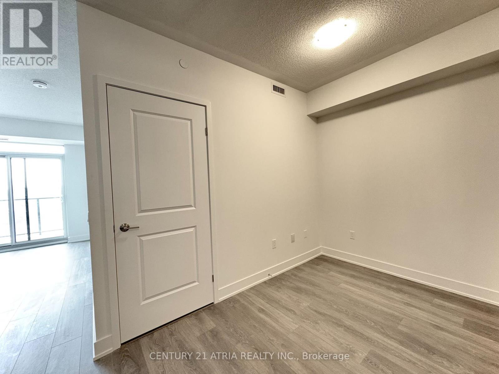 












1705 - 204 BURNHAMTHROPE ROAD E

,
Mississauga (Mississauga Valleys),




Ontario
L5A0B3

