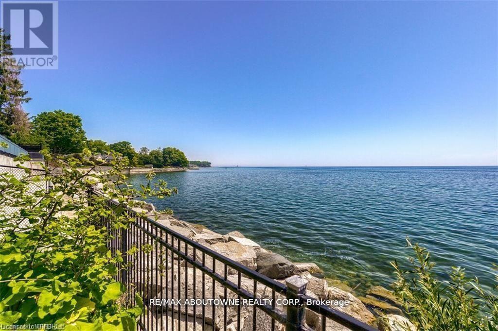 












1044 ARGYLE DRIVE

,
Oakville (MO Morrison),




Ontario
L6J1A7

