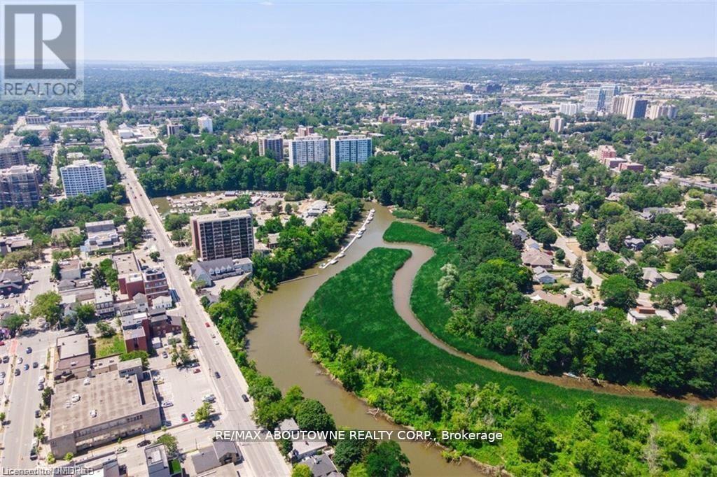 












1044 ARGYLE DRIVE

,
Oakville (MO Morrison),




Ontario
L6J1A7

