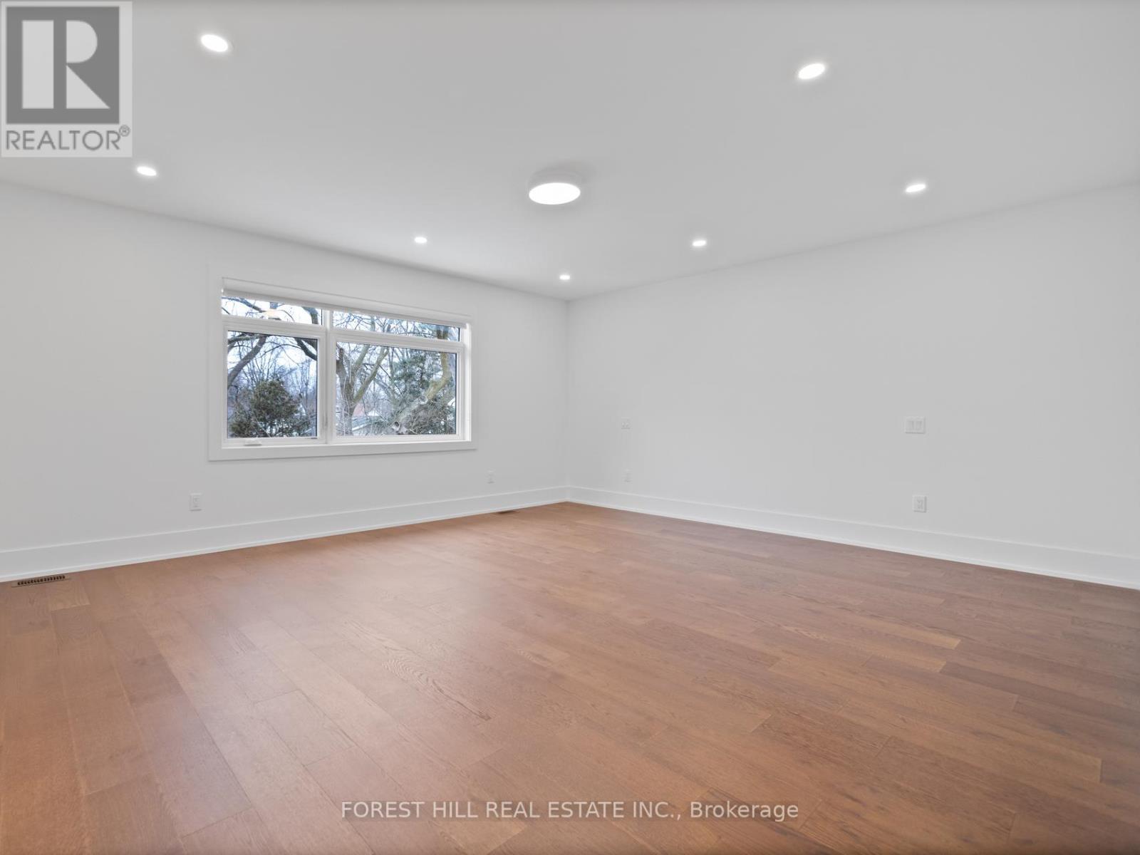 












1077 FOURTH STREET

,
Mississauga (Lakeview),




Ontario
L5E1K4

