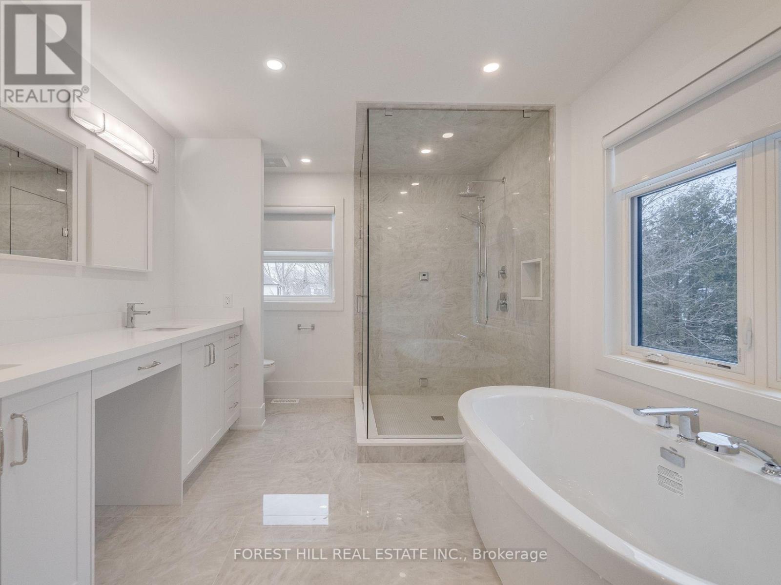 












1077 FOURTH STREET

,
Mississauga (Lakeview),




Ontario
L5E1K4

