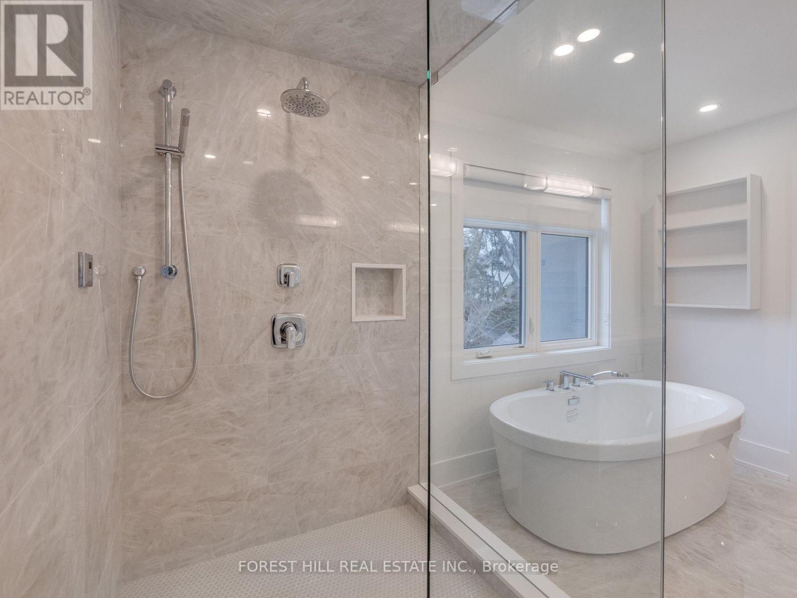 












1077 FOURTH STREET

,
Mississauga (Lakeview),




Ontario
L5E1K4

