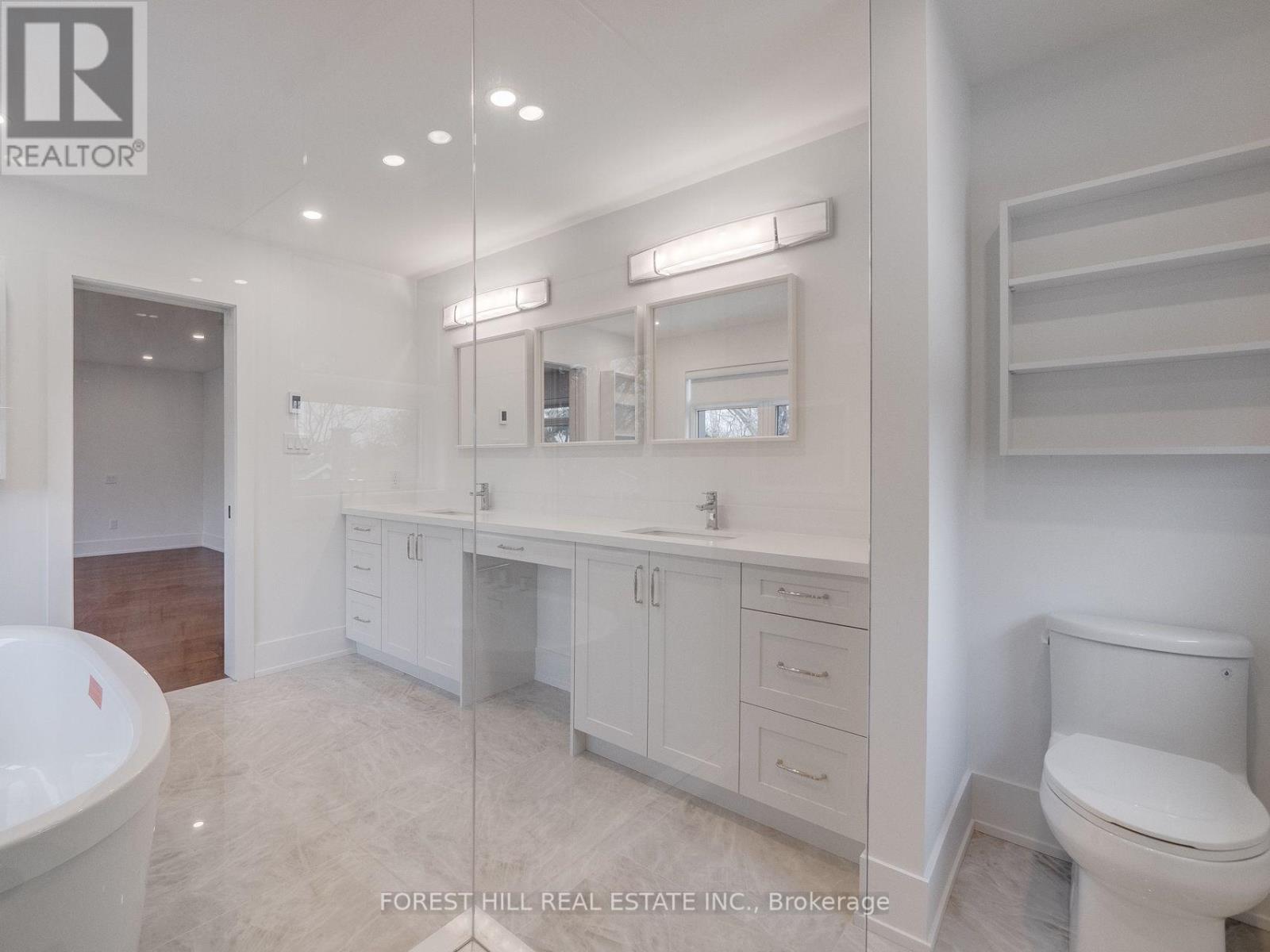 












1077 FOURTH STREET

,
Mississauga (Lakeview),




Ontario
L5E1K4


