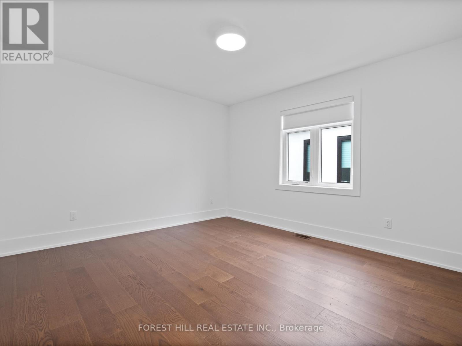 












1077 FOURTH STREET

,
Mississauga (Lakeview),




Ontario
L5E1K4

