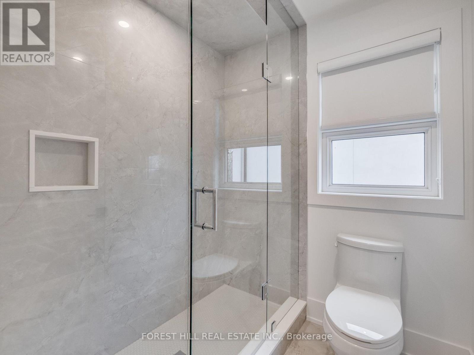 












1077 FOURTH STREET

,
Mississauga (Lakeview),




Ontario
L5E1K4

