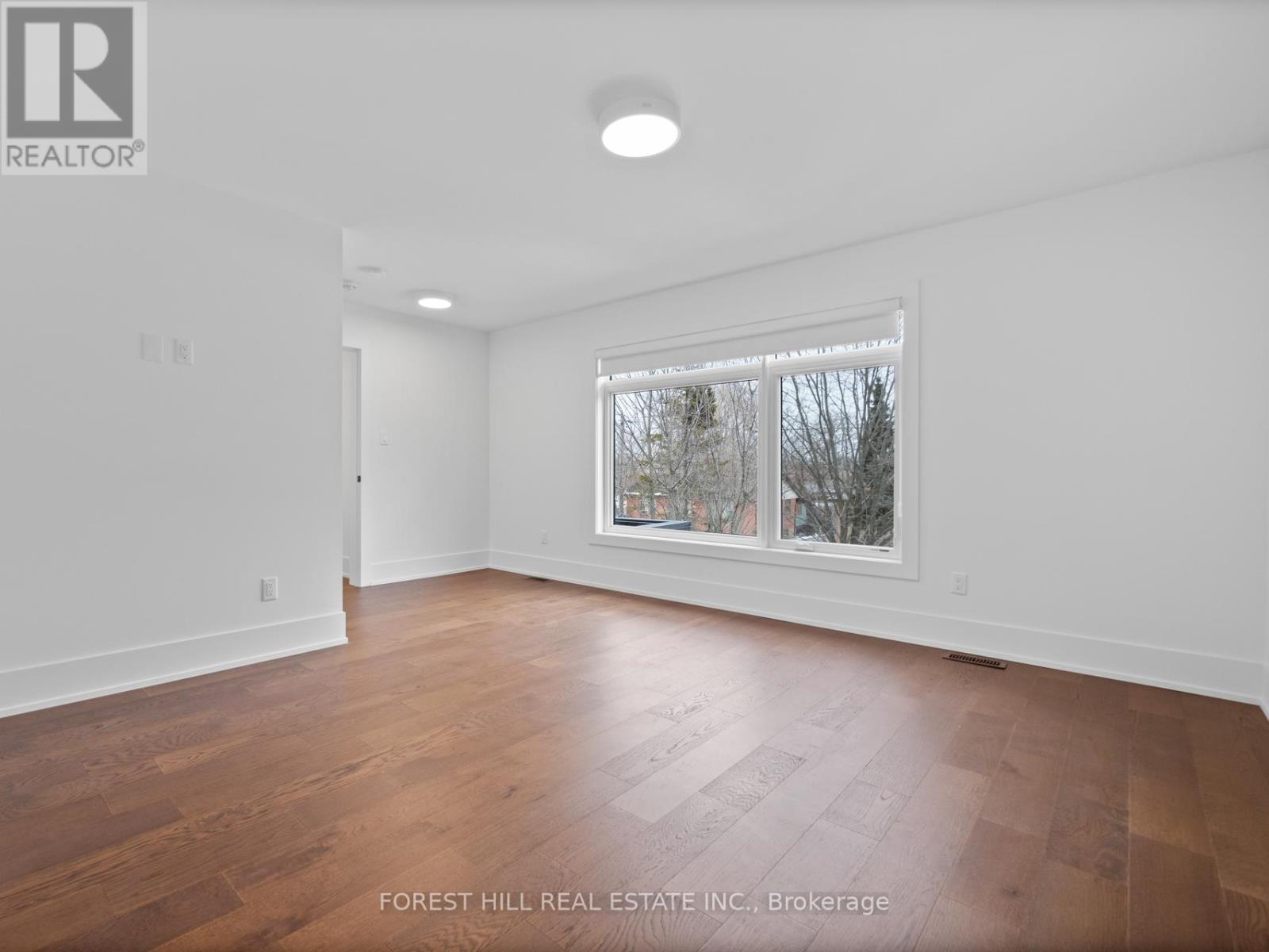












1077 FOURTH STREET

,
Mississauga (Lakeview),




Ontario
L5E1K4

