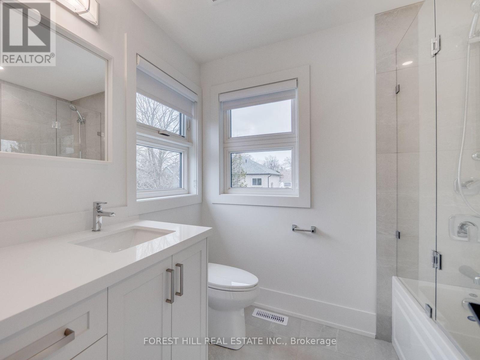 












1077 FOURTH STREET

,
Mississauga (Lakeview),




Ontario
L5E1K4

