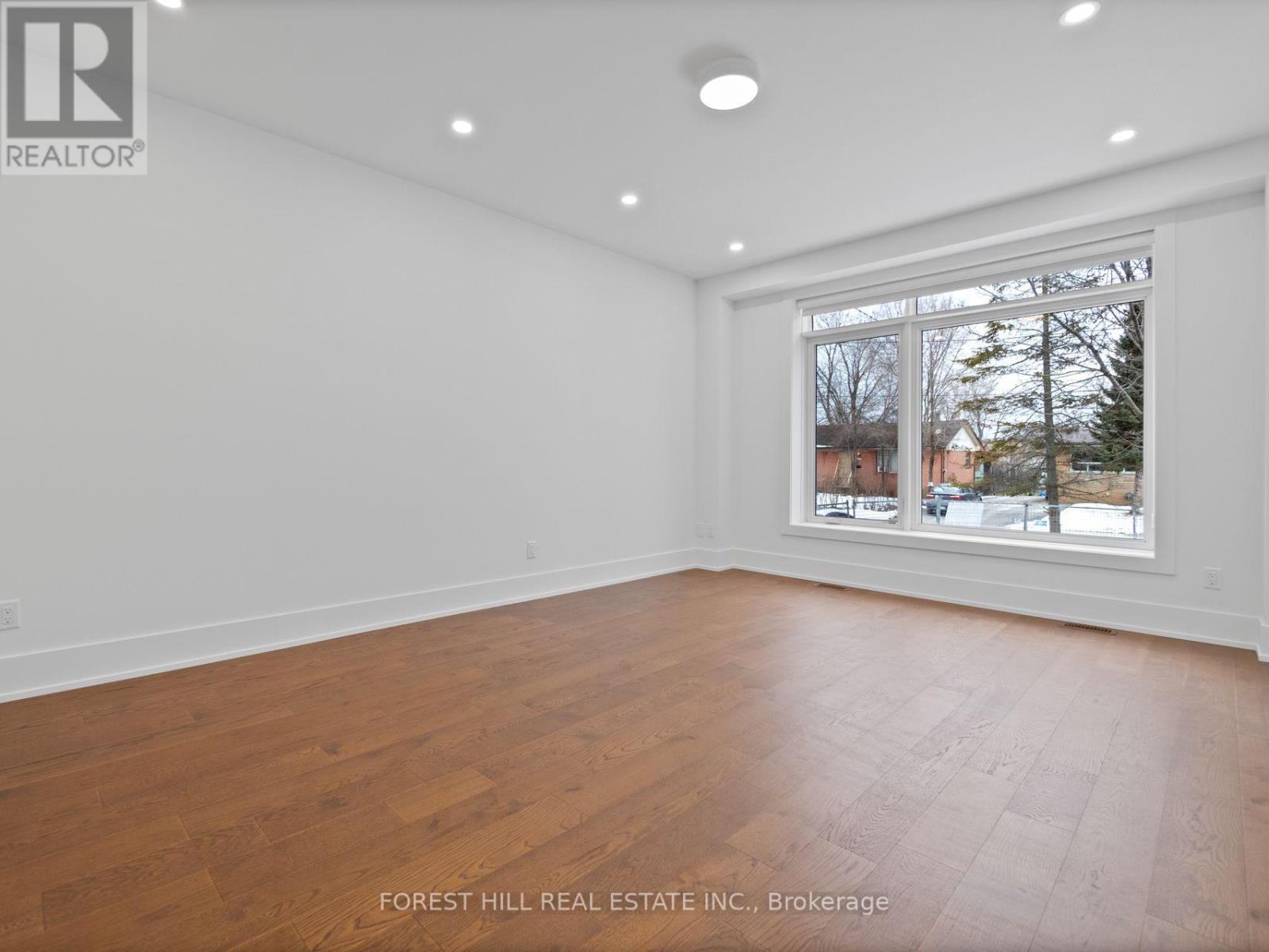 












1077 FOURTH STREET

,
Mississauga (Lakeview),




Ontario
L5E1K4

