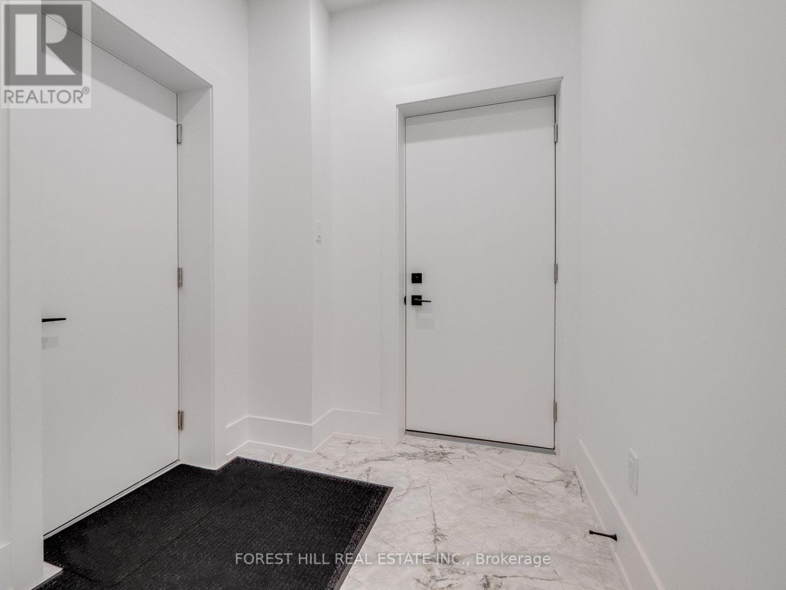 












1077 FOURTH STREET

,
Mississauga (Lakeview),




Ontario
L5E1K4

