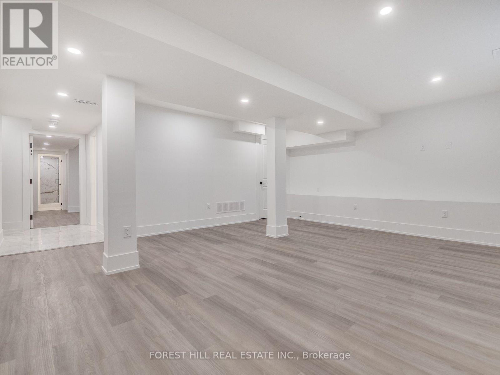 












1077 FOURTH STREET

,
Mississauga (Lakeview),




Ontario
L5E1K4

