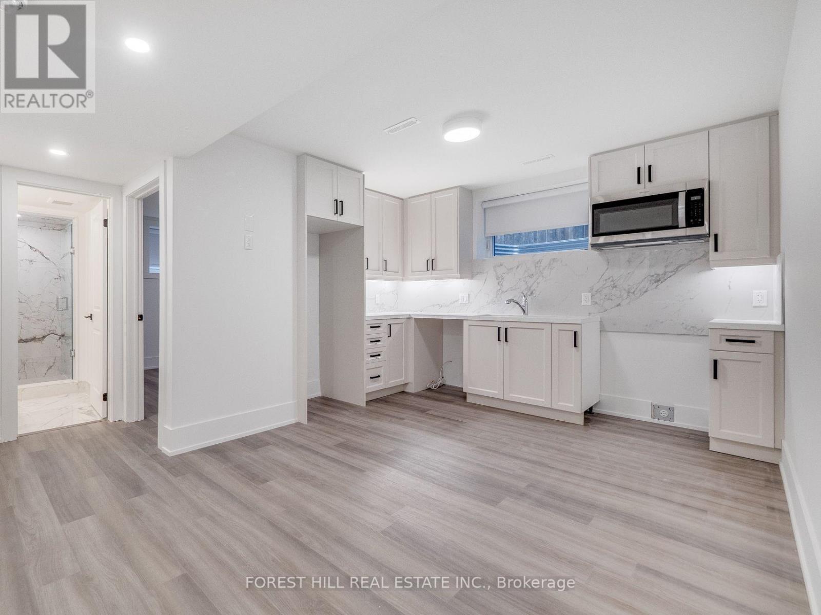 












1077 FOURTH STREET

,
Mississauga (Lakeview),




Ontario
L5E1K4


