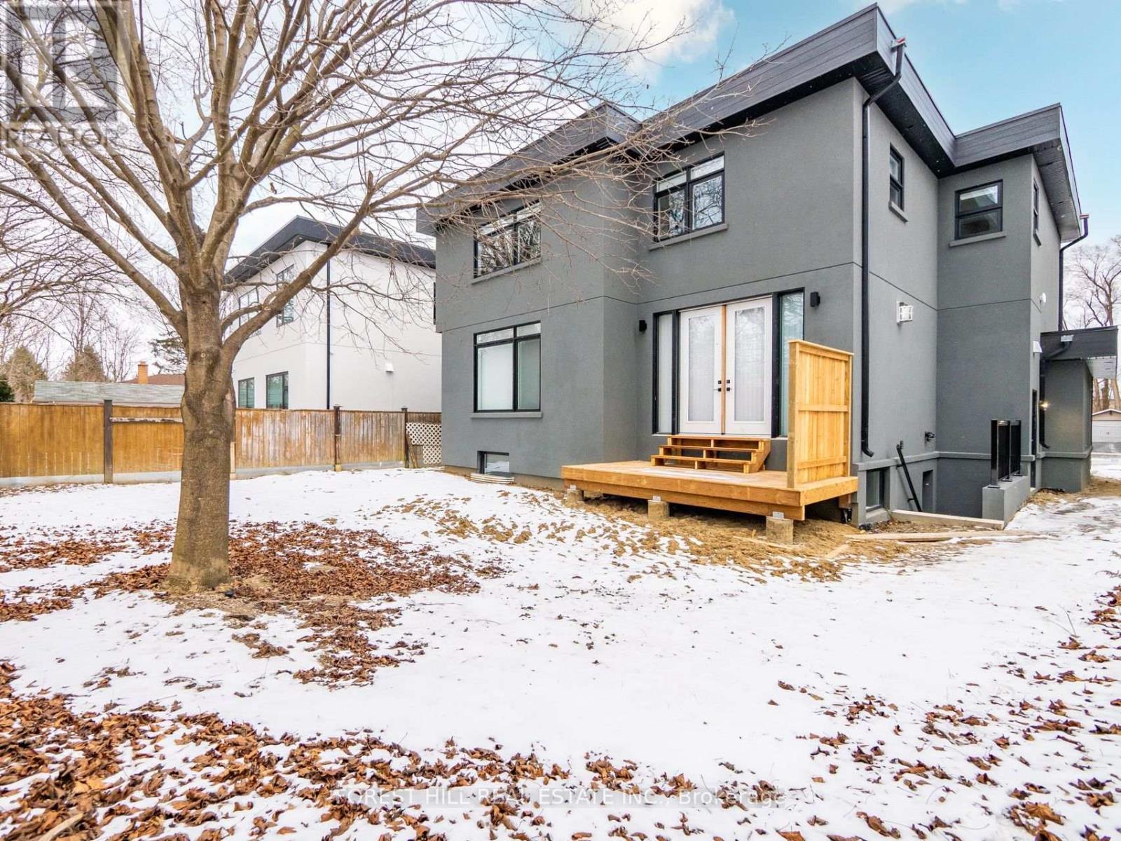 












1077 FOURTH STREET

,
Mississauga (Lakeview),




Ontario
L5E1K4

