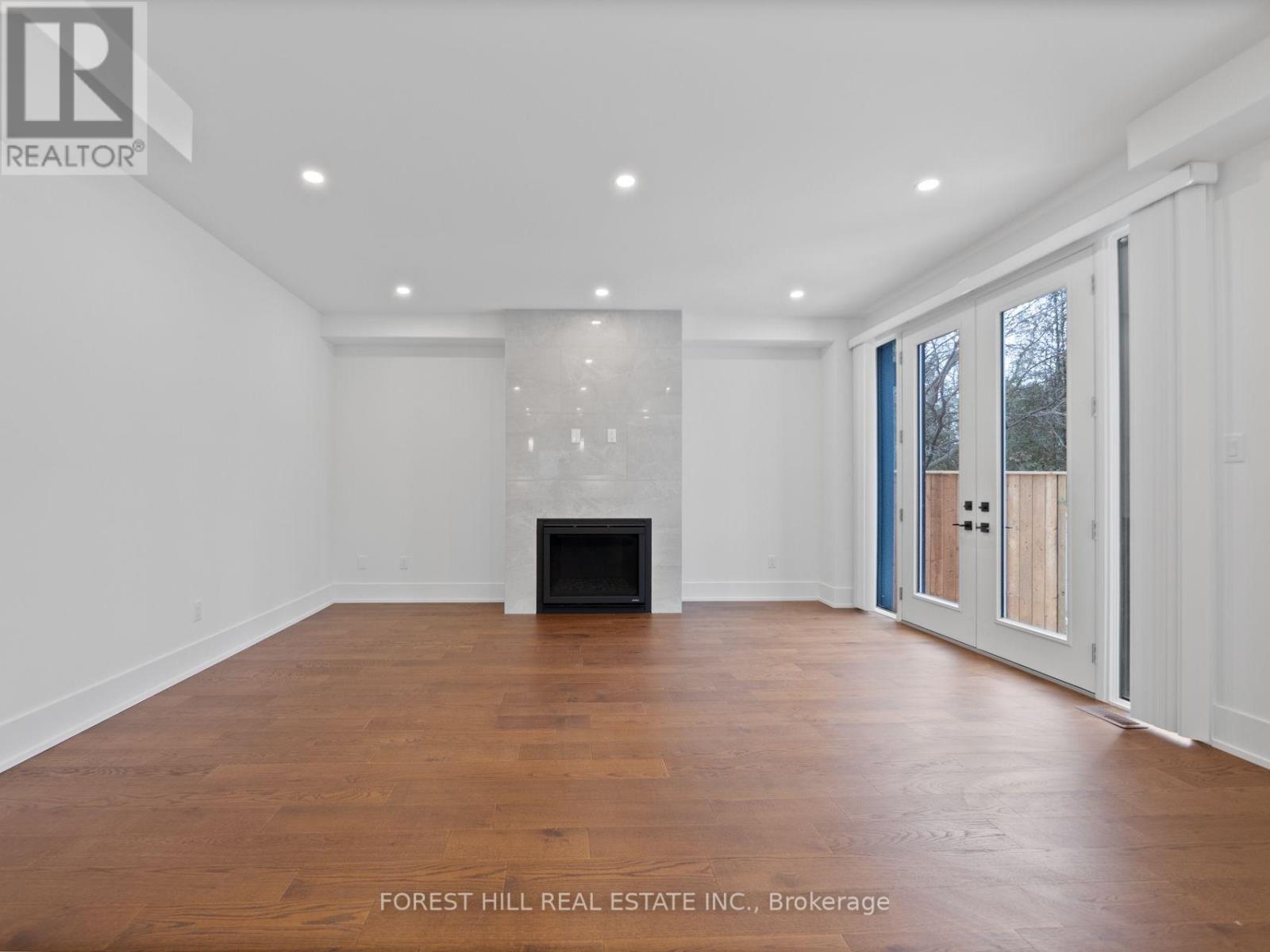 












1077 FOURTH STREET

,
Mississauga (Lakeview),




Ontario
L5E1K4

