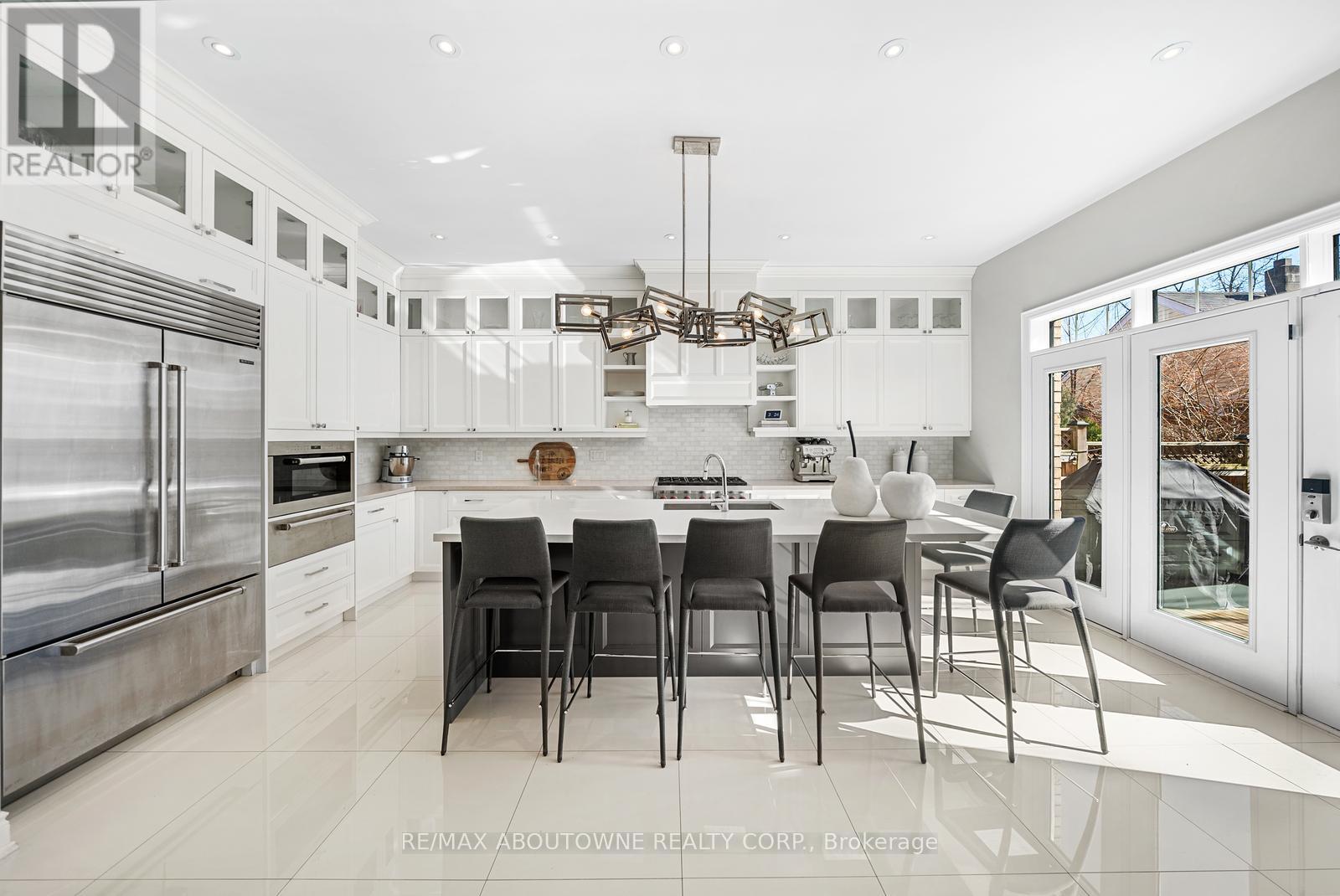 












114 WATERVIEW COMMON

,
Oakville (BR Bronte),




Ontario
L6L0E7

