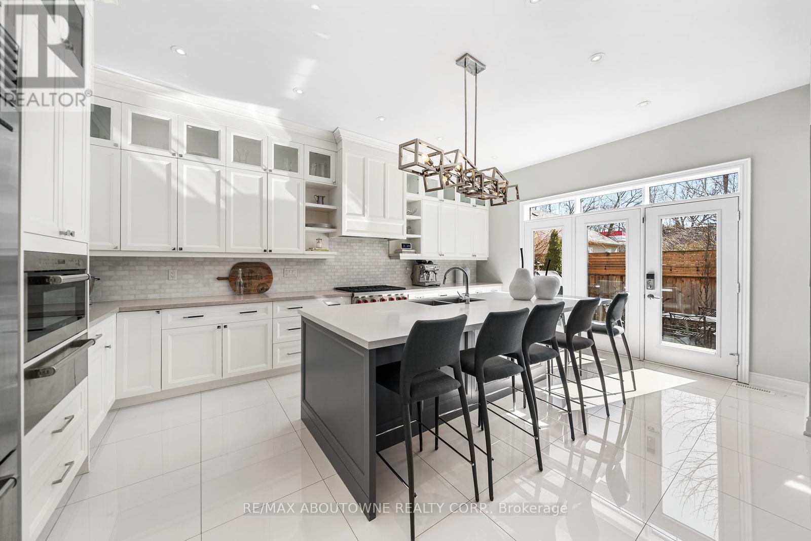 












114 WATERVIEW COMMON

,
Oakville (BR Bronte),




Ontario
L6L0E7

