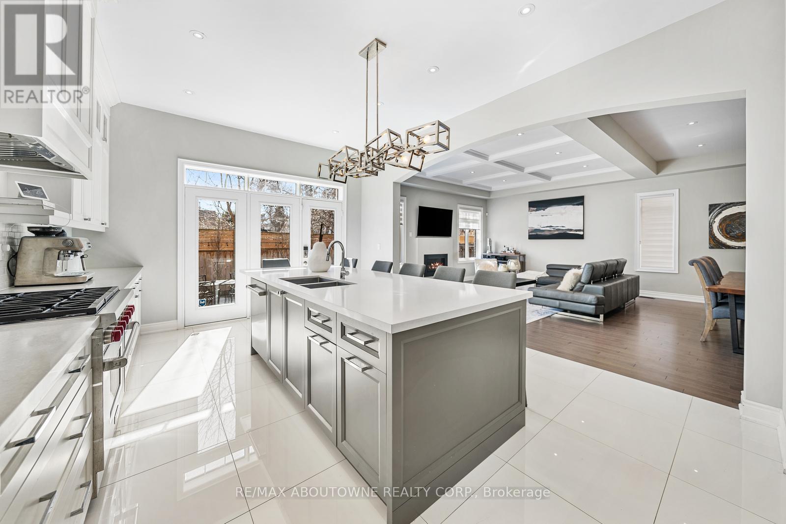 












114 WATERVIEW COMMON

,
Oakville (BR Bronte),




Ontario
L6L0E7

