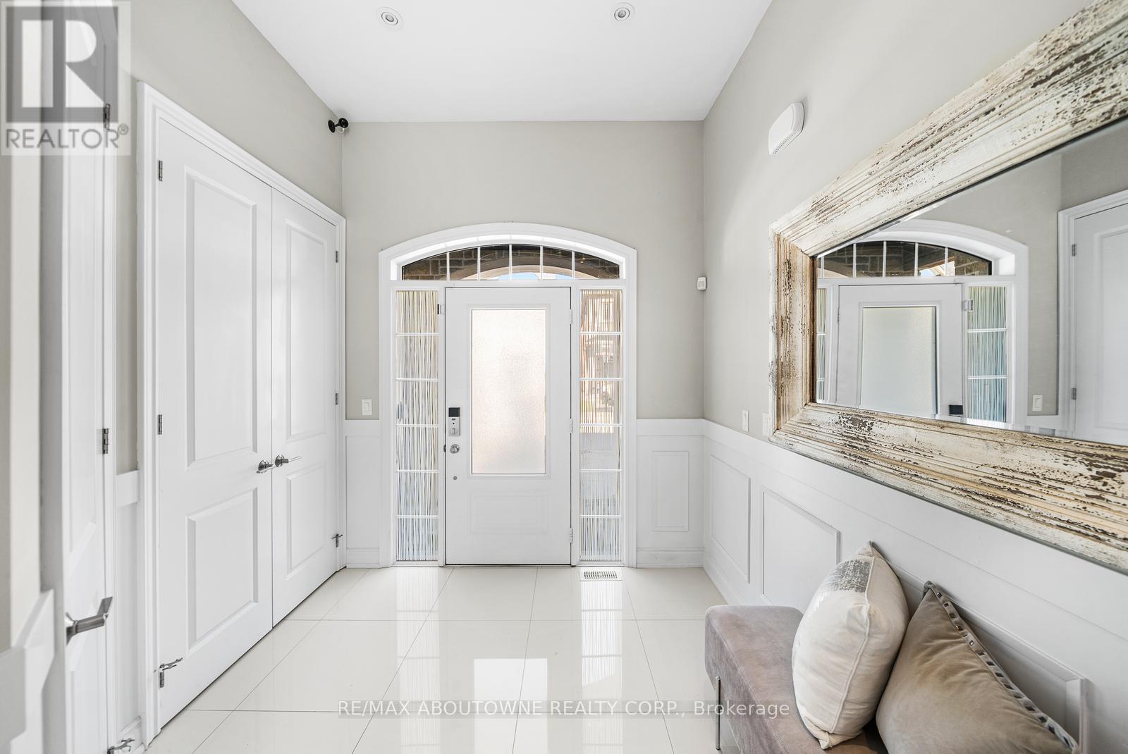 












114 WATERVIEW COMMON

,
Oakville (BR Bronte),




Ontario
L6L0E7

