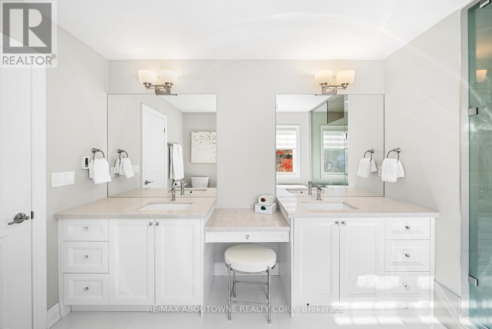 












114 WATERVIEW COMMON

,
Oakville (BR Bronte),




Ontario
L6L0E7

