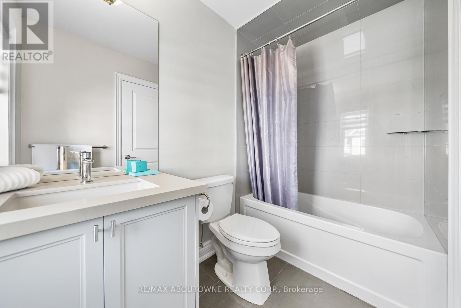 












114 WATERVIEW COMMON

,
Oakville (BR Bronte),




Ontario
L6L0E7

