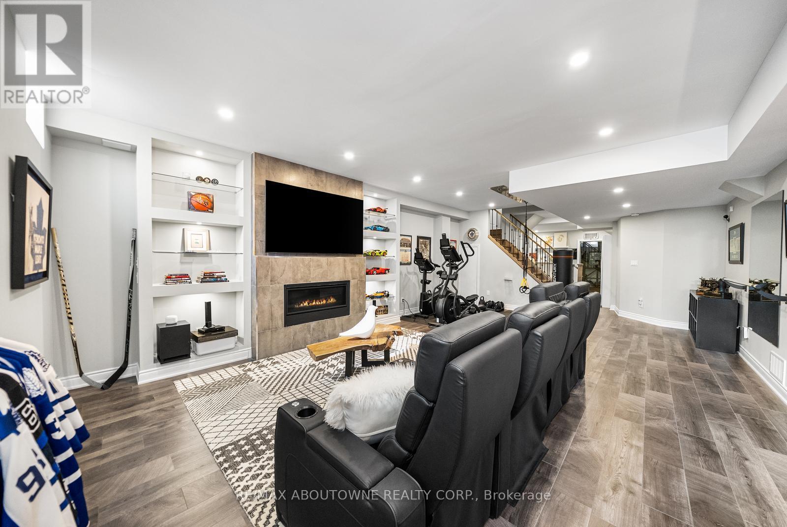 












114 WATERVIEW COMMON

,
Oakville (BR Bronte),




Ontario
L6L0E7

