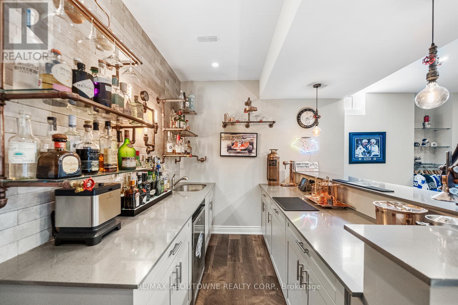 












114 WATERVIEW COMMON

,
Oakville (BR Bronte),




Ontario
L6L0E7


