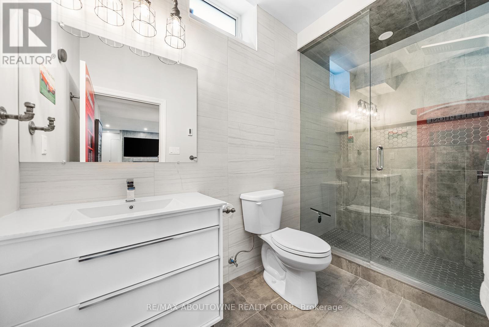 












114 WATERVIEW COMMON

,
Oakville (BR Bronte),




Ontario
L6L0E7

