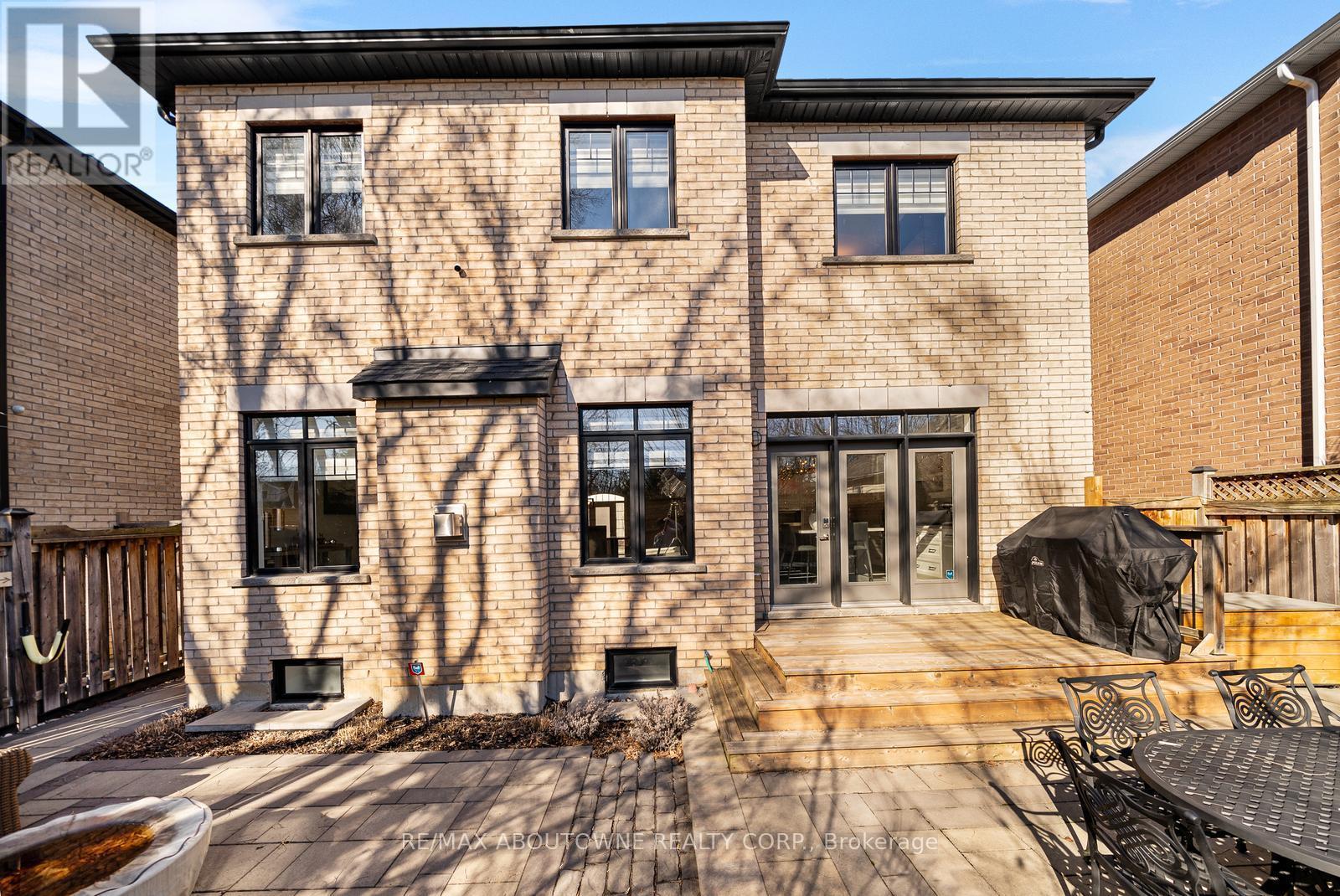 












114 WATERVIEW COMMON

,
Oakville (BR Bronte),




Ontario
L6L0E7

