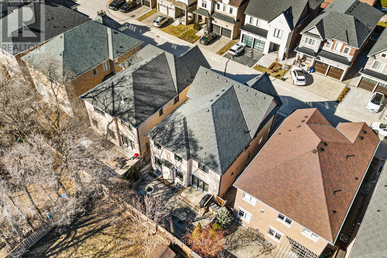 












114 WATERVIEW COMMON

,
Oakville (BR Bronte),




Ontario
L6L0E7

