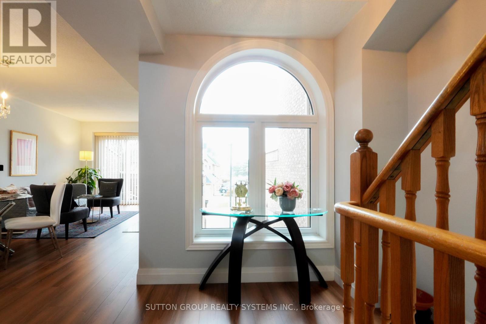 












255 - 60 BARONDALE DRIVE

,
Mississauga (Hurontario),




Ontario
L4Z3N8


