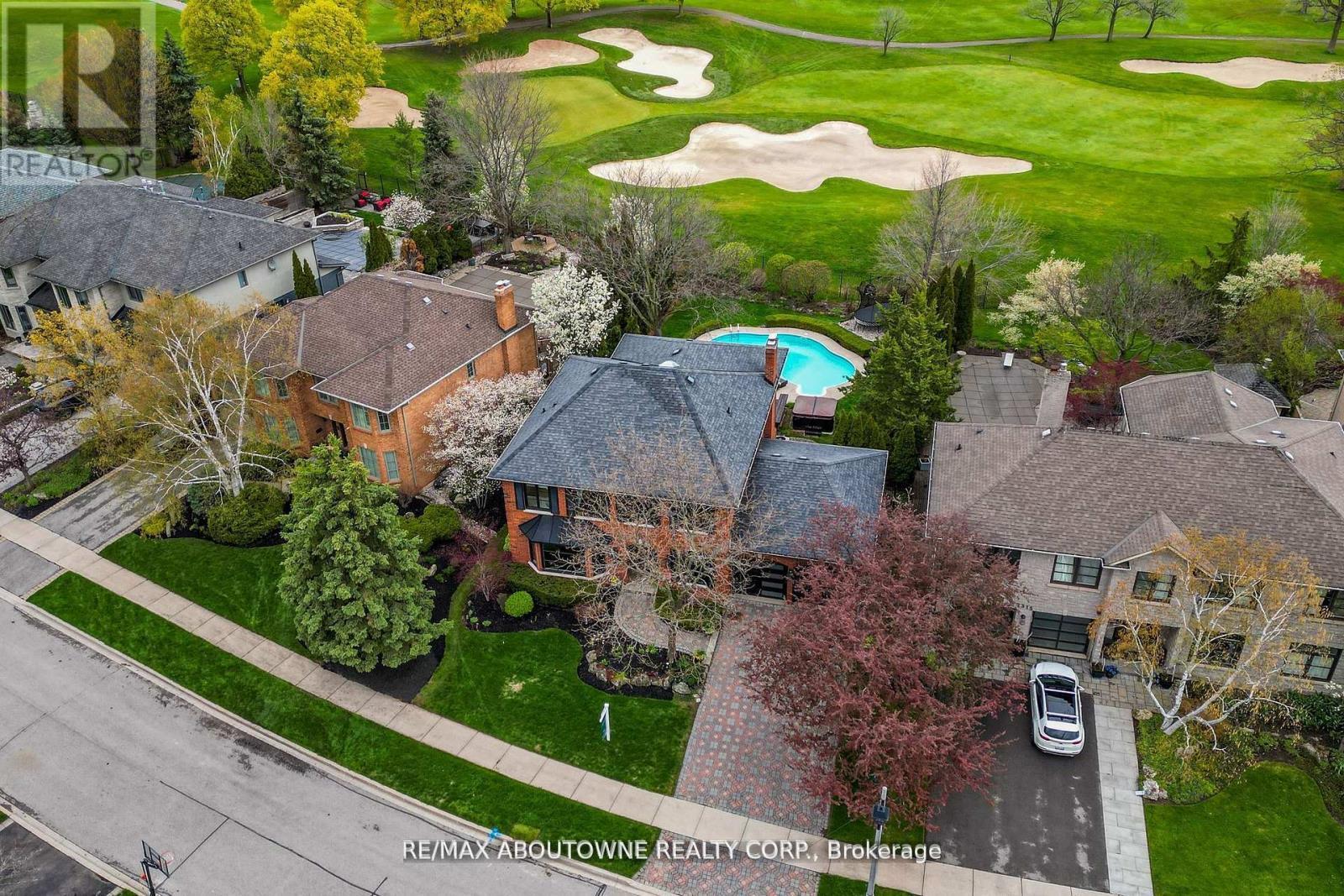 












1319 GREENEAGLE DRIVE

,
Oakville (GA Glen Abbey),




Ontario
L6M2N1

