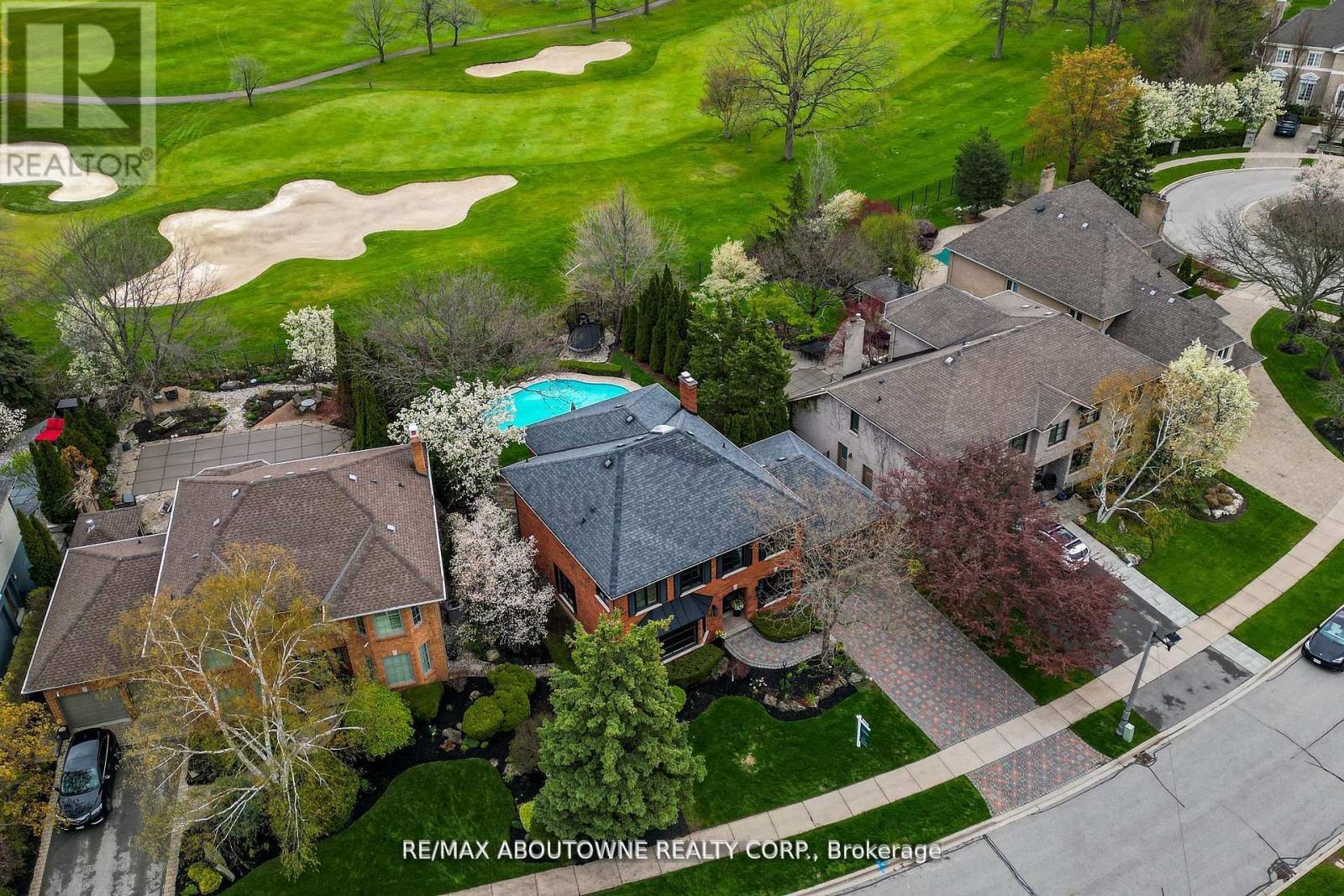 












1319 GREENEAGLE DRIVE

,
Oakville (GA Glen Abbey),




Ontario
L6M2N1

