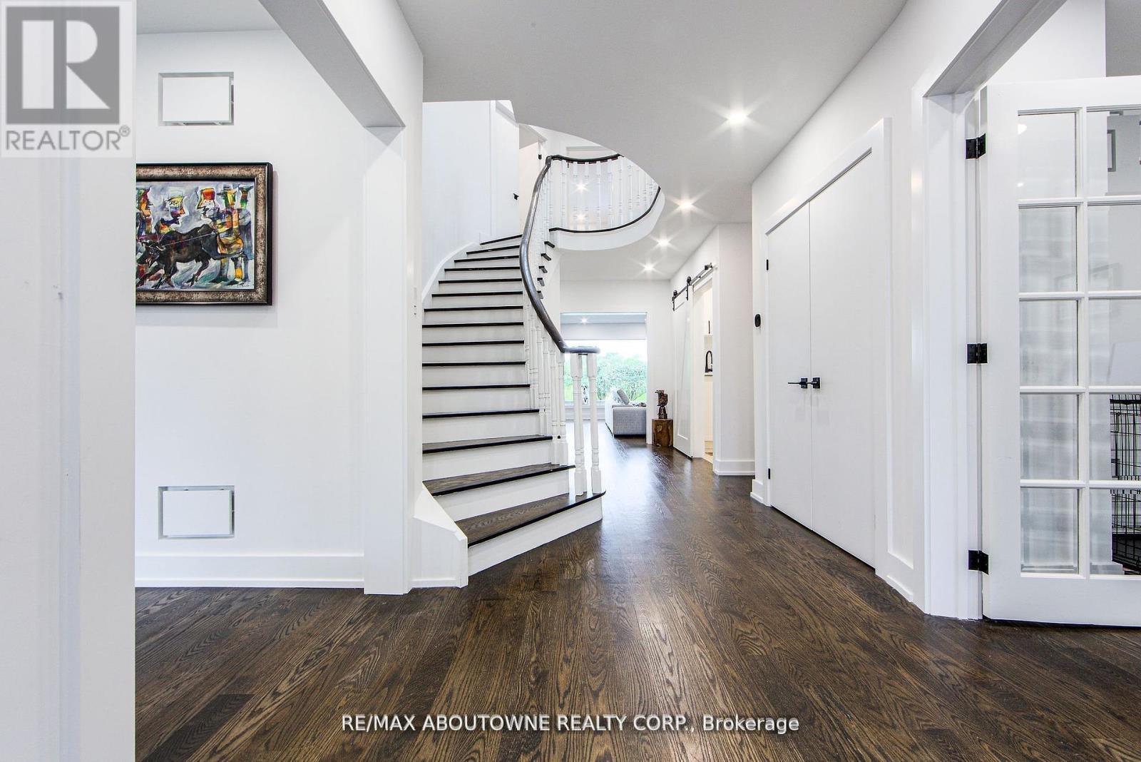 












1319 GREENEAGLE DRIVE

,
Oakville (GA Glen Abbey),




Ontario
L6M2N1

