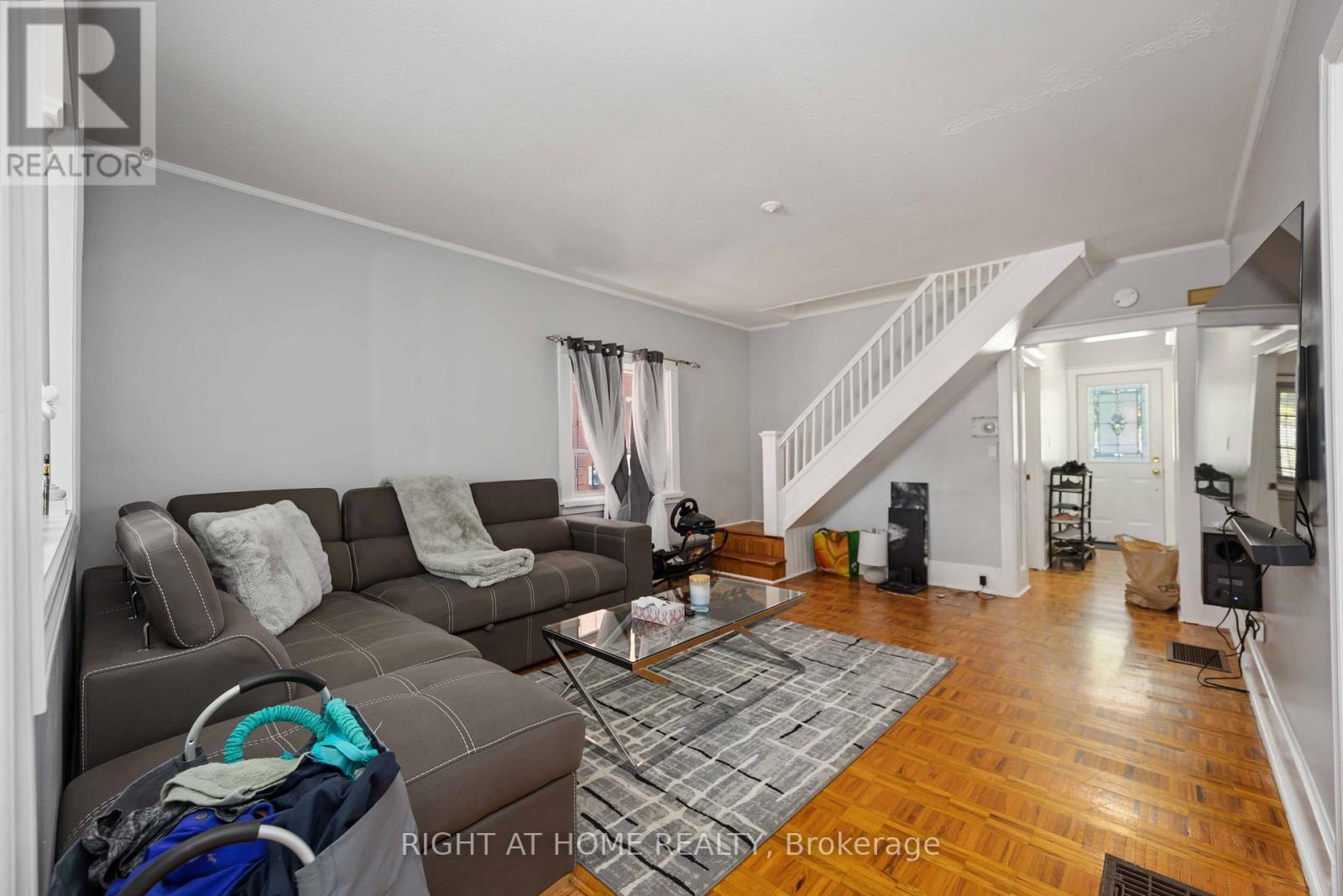 












201 BOWIE AVENUE

,
Toronto (Briar Hill-Belgravia),




Ontario
M6E2R6


