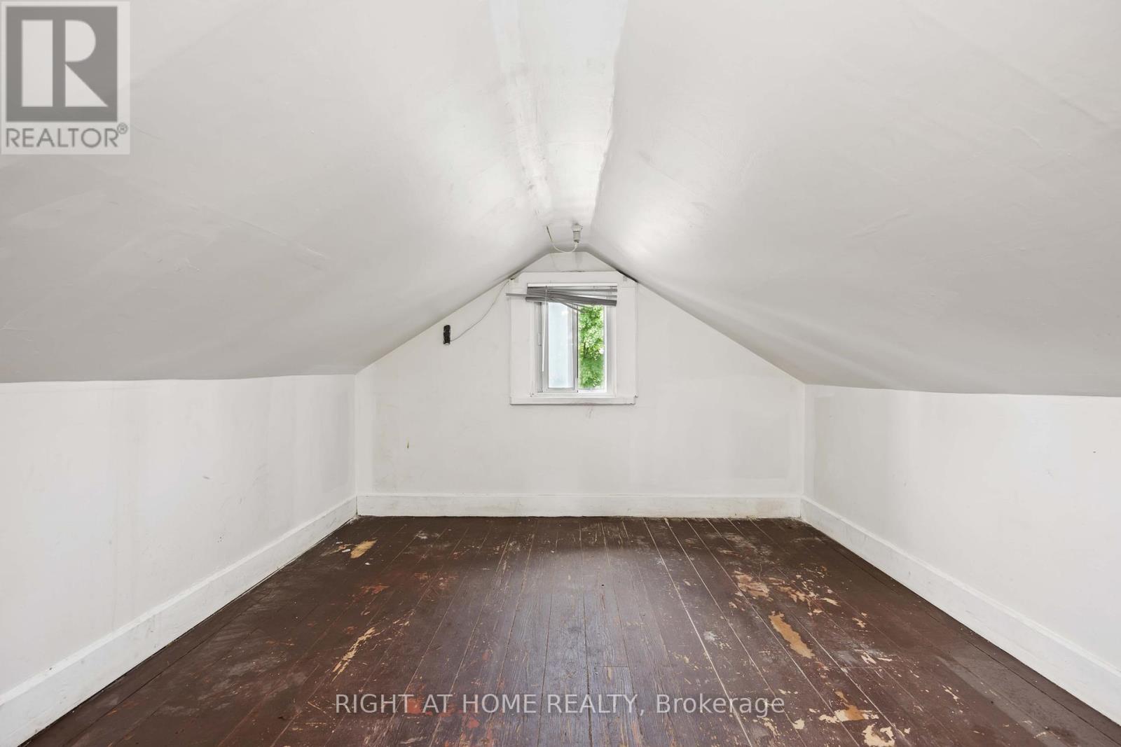 












201 BOWIE AVENUE

,
Toronto (Briar Hill-Belgravia),




Ontario
M6E2R6

