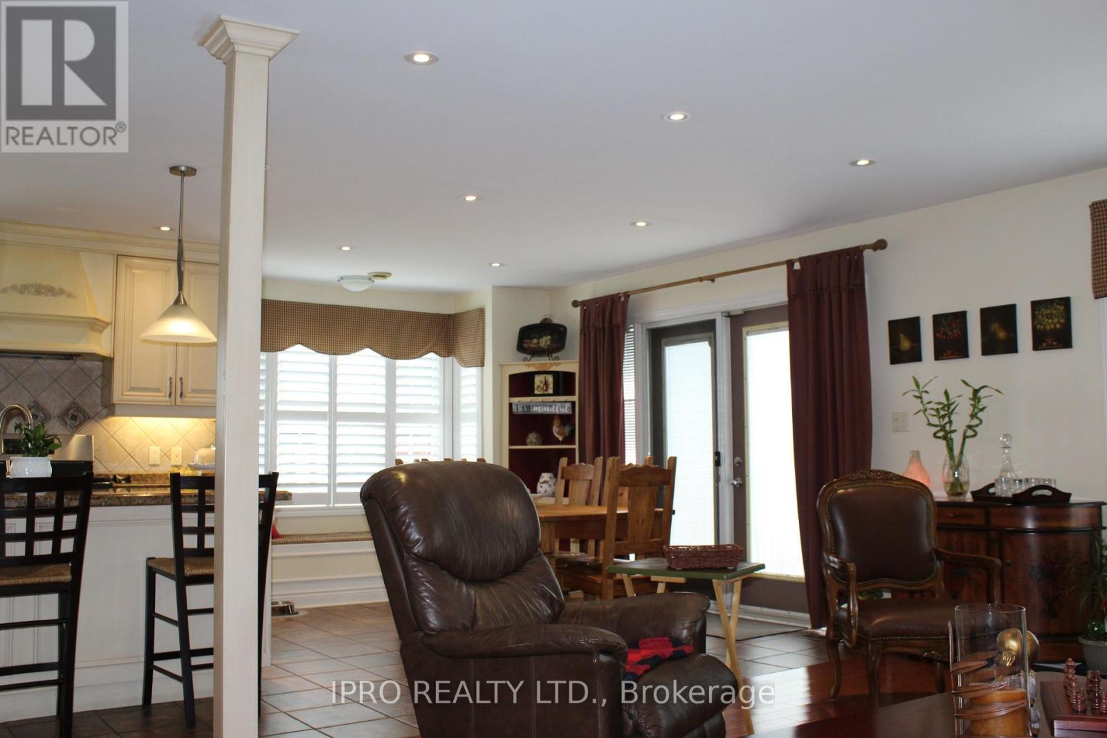 












76 STAVELY CRESCENT

,
Toronto (Rexdale-Kipling),




Ontario
M9W2C8

