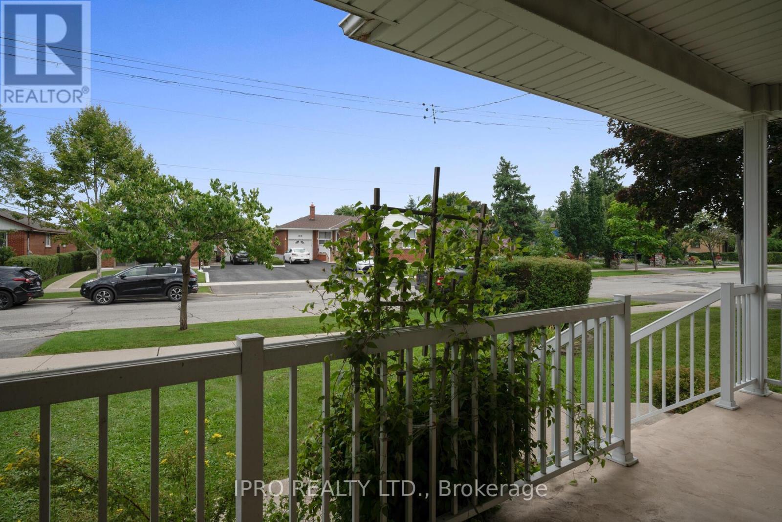 












76 STAVELY CRESCENT

,
Toronto (Rexdale-Kipling),




Ontario
M9W2C8

