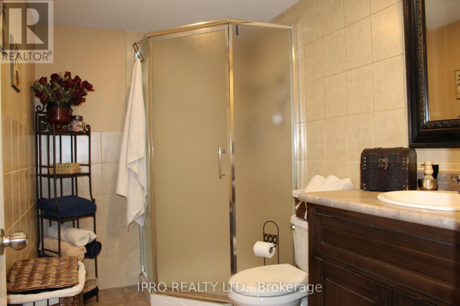 












76 STAVELY CRESCENT

,
Toronto (Rexdale-Kipling),




Ontario
M9W2C8

