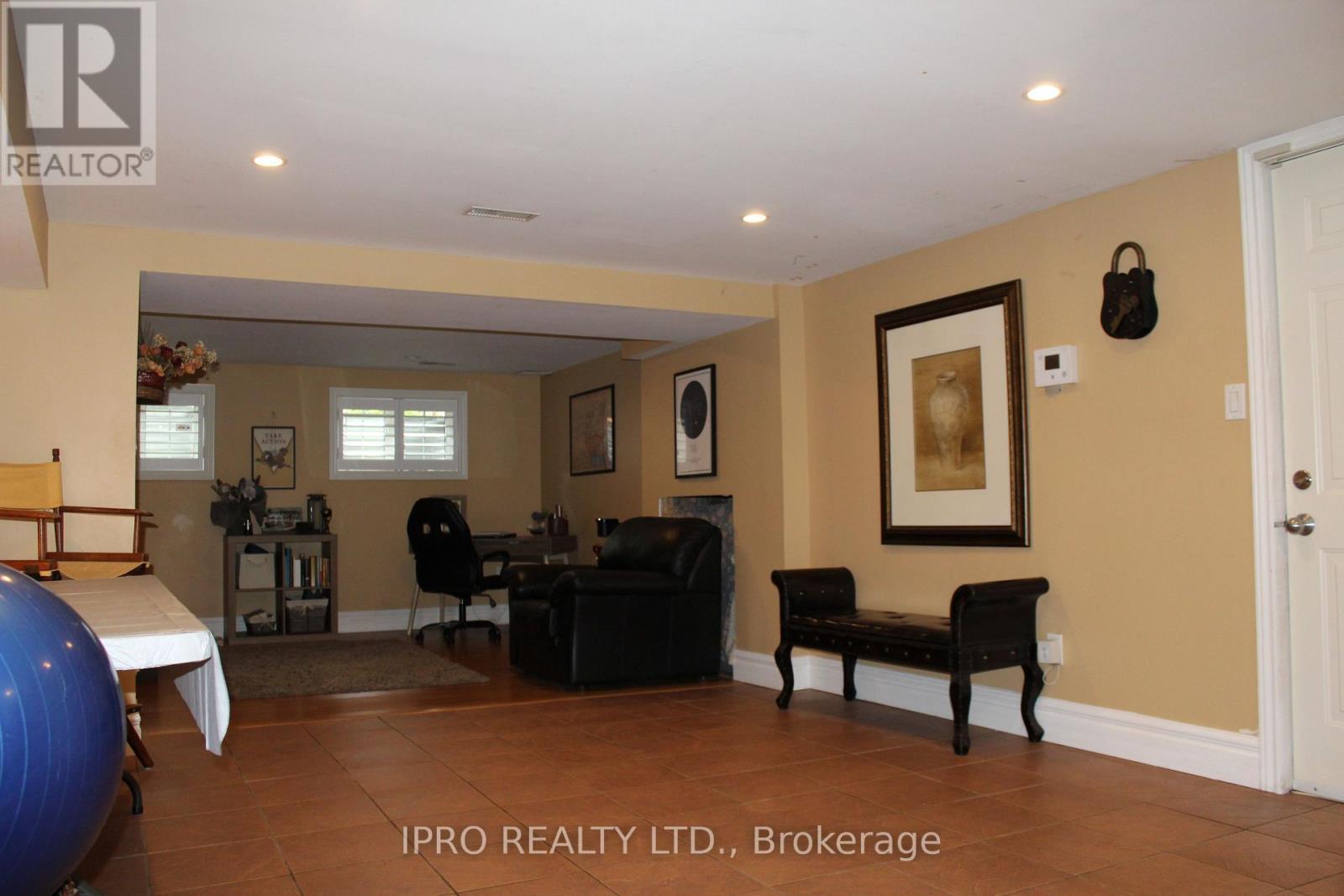 












76 STAVELY CRESCENT

,
Toronto (Rexdale-Kipling),




Ontario
M9W2C8

