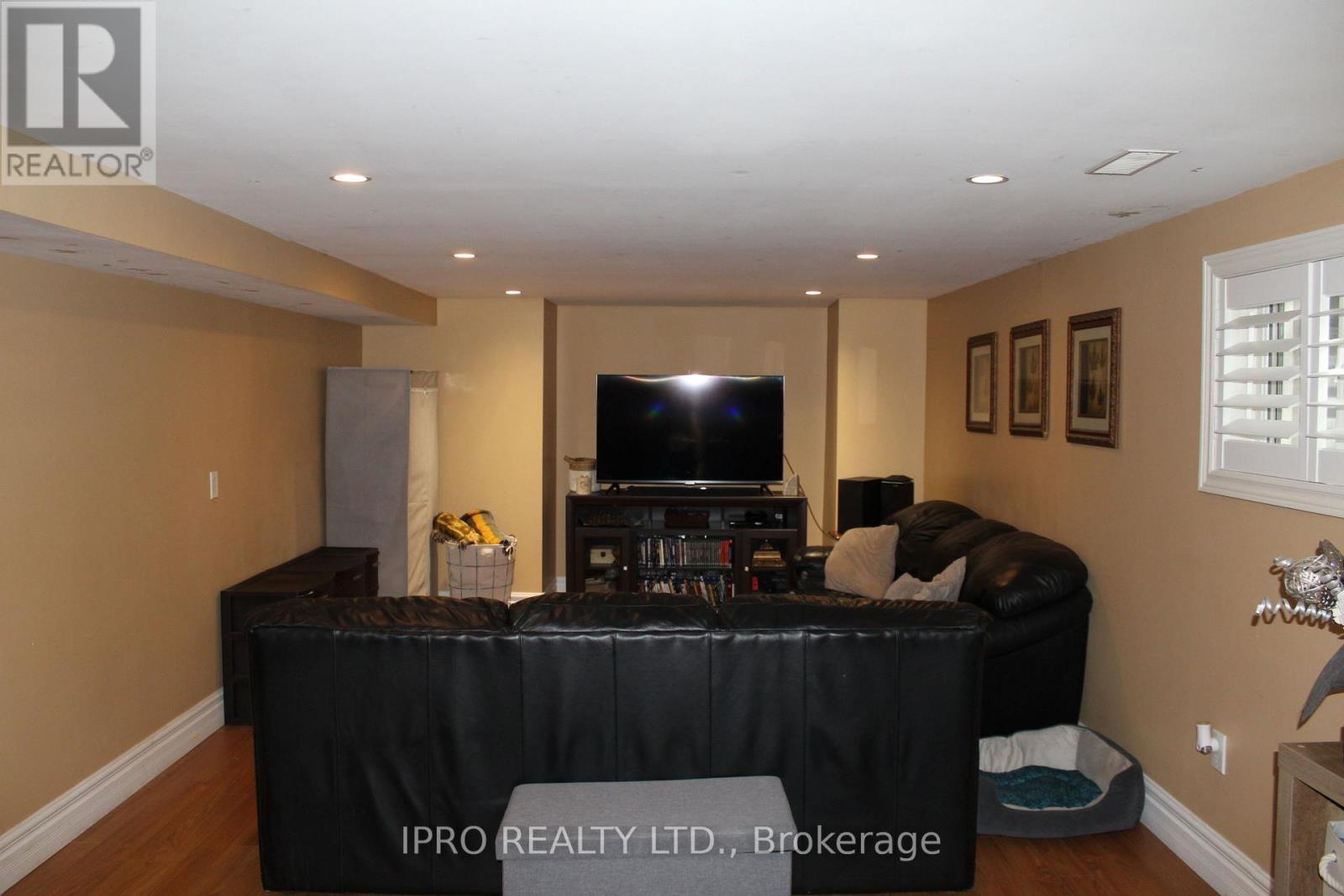 












76 STAVELY CRESCENT

,
Toronto (Rexdale-Kipling),




Ontario
M9W2C8


