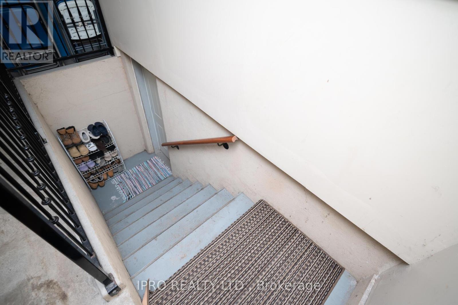 












76 STAVELY CRESCENT

,
Toronto (Rexdale-Kipling),




Ontario
M9W2C8

