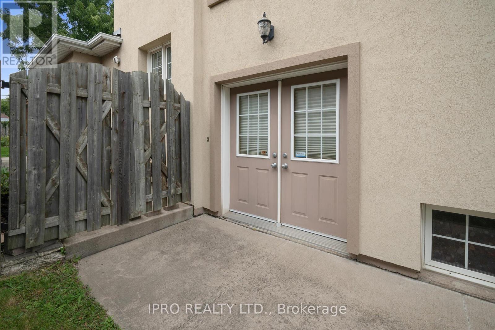 












76 STAVELY CRESCENT

,
Toronto (Rexdale-Kipling),




Ontario
M9W2C8

