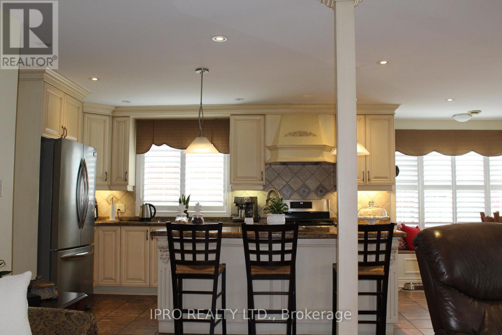 












76 STAVELY CRESCENT

,
Toronto (Rexdale-Kipling),




Ontario
M9W2C8

